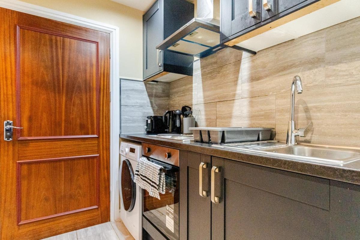 Cozy Flat In Walsall Town Centre エクステリア 写真