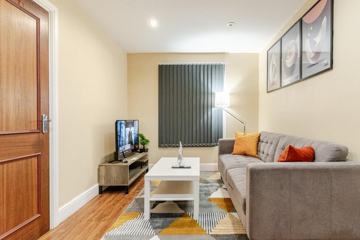Cozy Flat In Walsall Town Centre エクステリア 写真